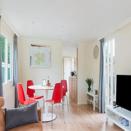 Serene Forest With Comfort, Cleaning Included Chalet Putte