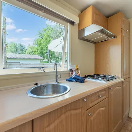 Serene Forest With Comfort, Cleaning Included Chalet Putte